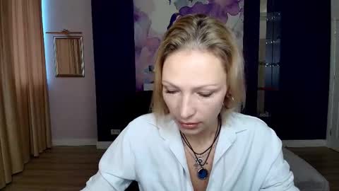 AlinaMoor online show from 10.22.25