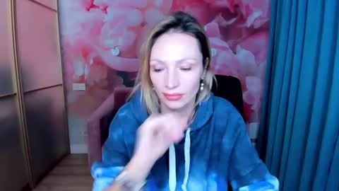 AlinaMoor online show from 12.20.25