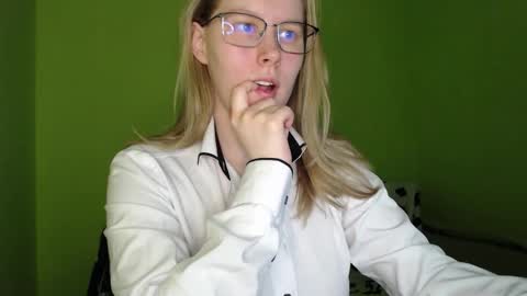 Snapshot of alinasei chatting on 03.16.26 alinasei online show from 03.16.26