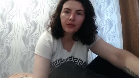Snapshot of alinaxjames chatting on 06.19.26 AlinaxJames online show from 06.19.26