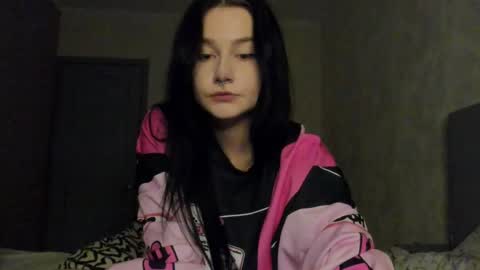 Snapshot of alinegreeeen chatting on 04.23.26 Aline Greeeen online show from 04.23.26