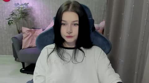 Snapshot of alinegreeeen chatting on 04.26.26 Aline Greeeen online show from 04.26.26