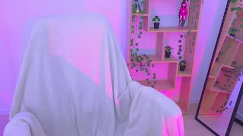 Snapshot of alisemeaw chatting on 10.10.25 Alise online show from 10.10.25