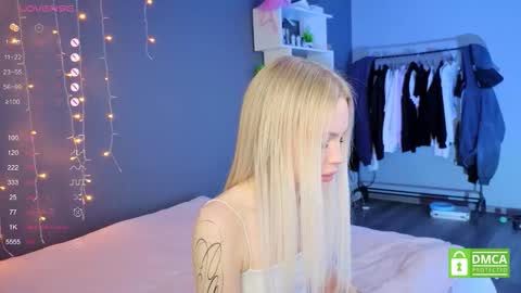 Snapshot of alishaaneta chatting on 10.10.25 Alisha online show from 10.10.25