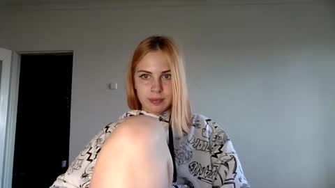 Snapshot of alismoona chatting on 09.13.25 Alisa online show from 09.13.25