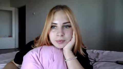 Snapshot of alismoona chatting on 09.19.25 Alisa online show from 09.19.25