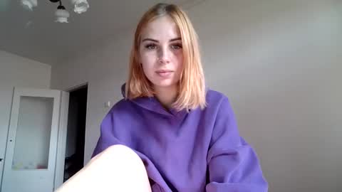 Snapshot of alismoona chatting on 09.25.25 Alisa online show from 09.25.25