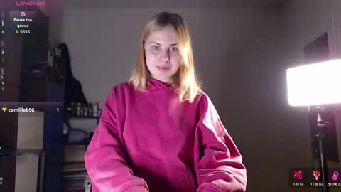 Snapshot of alismoona chatting on 11.25.25 Alisa online show from 11.25.25