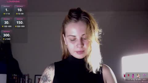 Snapshot of alismoona chatting on 12.02.25 Alisa online show from 12.02.25