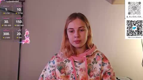 Snapshot of alismoona chatting on 12.05.25 Alisa online show from 12.05.25