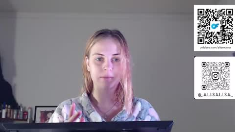 Snapshot of alismoona chatting on 12.15.25 Alisa online show from 12.15.25