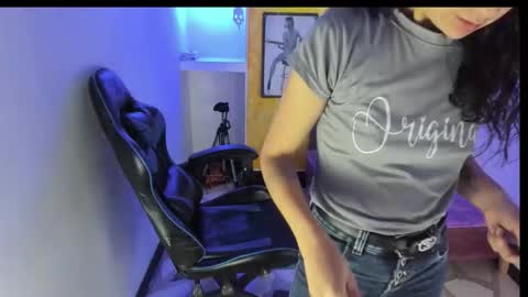 Snapshot of alison_moon7 chatting on 10.29.25 ALISON MOON online show from 10.29.25