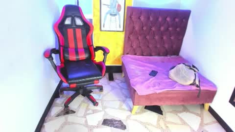 Snapshot of alison_moon7 chatting on 11.05.25 ALISON MOON online show from 11.05.25