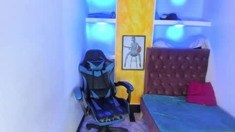 Snapshot of alison_moon7 chatting on 11.21.25 ALISON MOON online show from 11.21.25