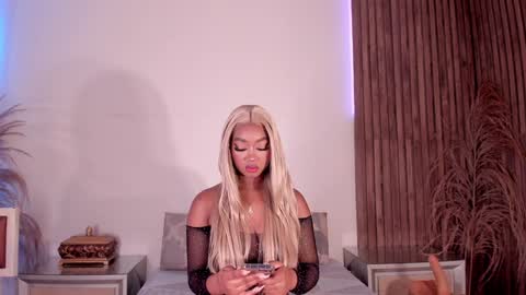 Snapshot of alisoon_moon chatting on 02.04.25 Alison Moon online show from 02.04.25