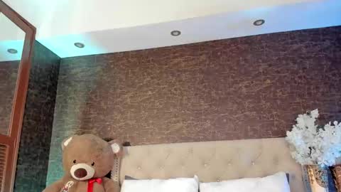 Snapshot of alisoon_moon chatting on 10.21.25 Alison Moon online show from 10.21.25