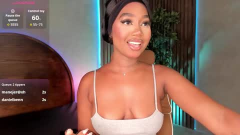 Snapshot of alisoon_moon chatting on 10.26.25 Alison Moon online show from 10.26.25