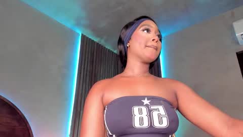 Snapshot of alisoon_moon chatting on 10.28.25 Alison Moon online show from 10.28.25