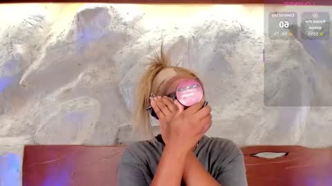 Snapshot of alisoon_moon chatting on 12.16.25 Alison Moon online show from 12.16.25