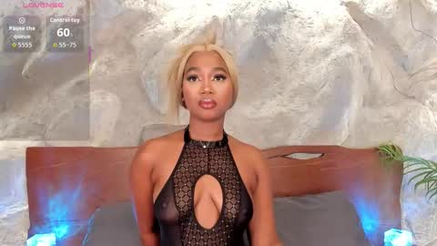 Snapshot of alisoon_moon chatting on 12.19.25 Alison Moon online show from 12.19.25