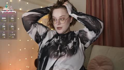 Snapshot of alissa_styles chatting on 12.22.24 Alissa online show from 12.22.24