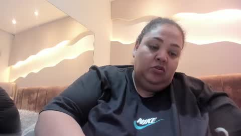 Snapshot of alisson_am chatting on 06.18.26 Alisson online show from 06.18.26