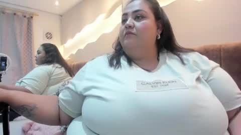 Snapshot of alisson_am chatting on 07.31.26 Alisson online show from 07.31.26