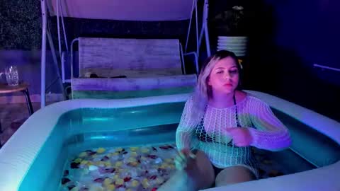 Snapshot of alissonjoneess chatting on 10.11.25 Alisson Joness online show from 10.11.25