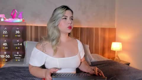 Snapshot of alissonjoneess chatting on 10.13.25 Alisson Joness online show from 10.13.25