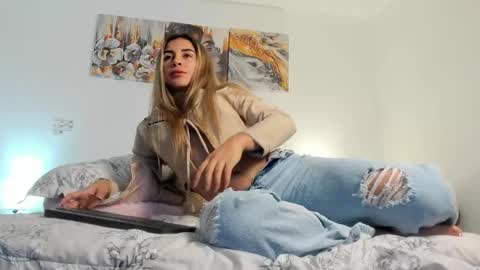 Snapshot of alissonroyce chatting on 10.18.25 Goddess online show from 10.18.25