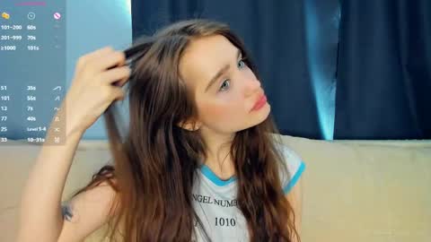 Snapshot of alivialovely chatting on 04.21.26 Alivia online show from 04.21.26