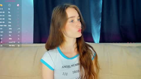 Snapshot of alivialovely chatting on 05.07.26 Alivia online show from 05.07.26