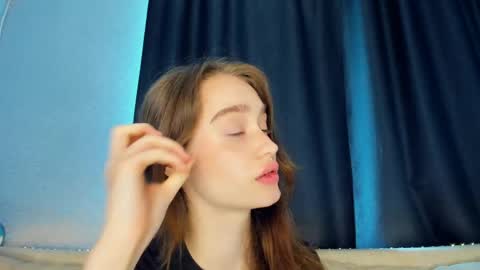 Snapshot of alivialovely chatting on 05.12.26 Alivia online show from 05.12.26