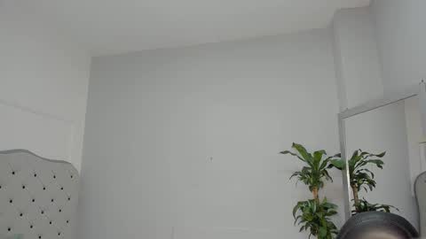 alix_18 online show from 09.25.25