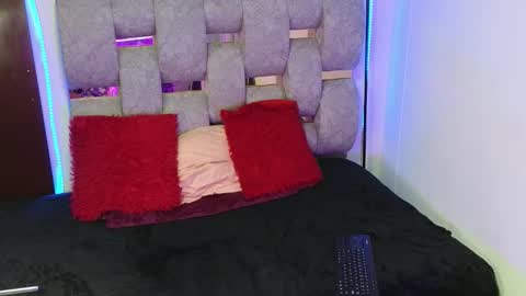 Snapshot of alix_kitty_ chatting on 12.13.25 alix_kitty_ online show from 12.13.25