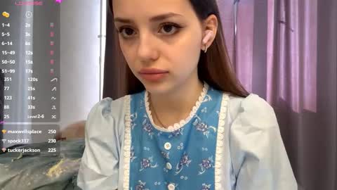 Snapshot of alizavigneau chatting on 03.25.26 Alice online show from 03.25.26