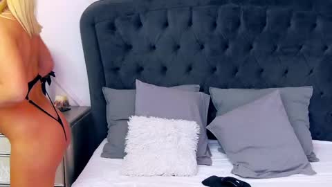 Snapshot of aliznichols chatting on 02.05.25 Aliz online show from 02.05.25