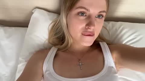 Snapshot of allaloffredo chatting on 07.26.26 Kate online show from 07.26.26