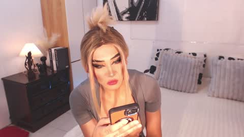 Snapshot of allareillusionxxx chatting on 01.19.25 Miss Gia online show from 01.19.25