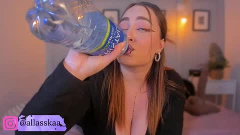 Snapshot of allasska_ chatting on 05.15.26 Laura online show from 05.15.26