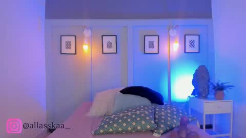 Snapshot of allasska_ chatting on 05.19.26 Laura online show from 05.19.26