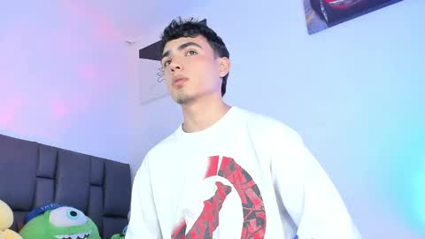 Snapshot of allexserrano chatting on 03.08.25 Allex online show from 03.08.25