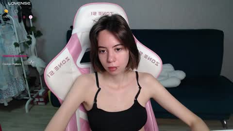 Snapshot of allie_hazie chatting on 10.31.25 alice online show from 10.31.25