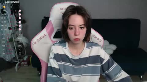 Snapshot of allie_hazie chatting on 11.01.25 alice online show from 11.01.25