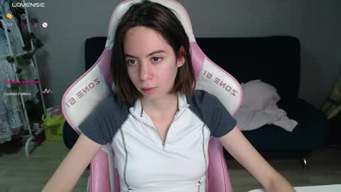 Snapshot of allie_hazie chatting on 12.15.25 alice online show from 12.15.25