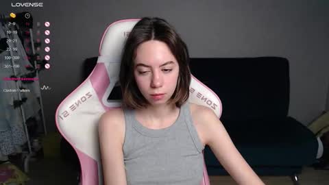 Snapshot of allie_hazie chatting on 01.10.26 alice online show from 01.10.26