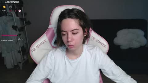 Snapshot of allie_hazie chatting on 04.01.26 alice online show from 04.01.26