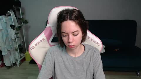 Snapshot of allie_hazie chatting on 04.04.26 alice online show from 04.04.26