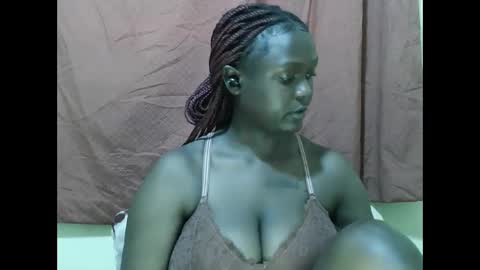 Snapshot of allie_quin chatting on 10.27.25 Allie online show from 10.27.25