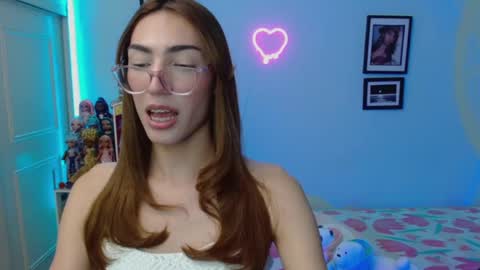 Snapshot of allisonblossom chatting on 02.04.25 online show from 02.04.25